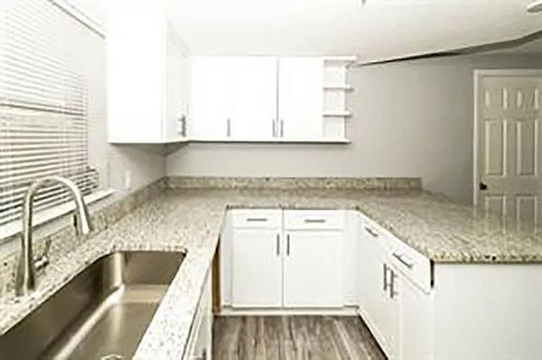 7401 Oak Crest Dr — Photo 5