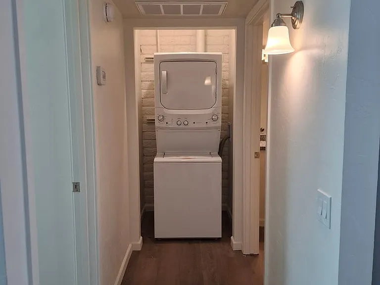 Taylor Heights Apartments — Photo 19