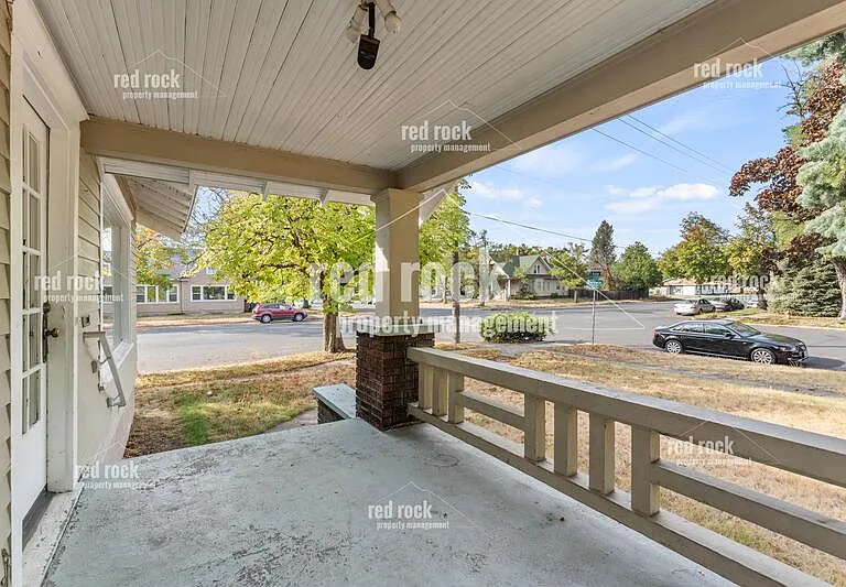 402 E Baldwin Ave — Photo 2
