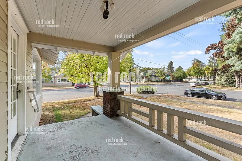 Building Photo - 402 E Baldwin Ave
