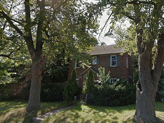 2nd image of 921 Voorheis St