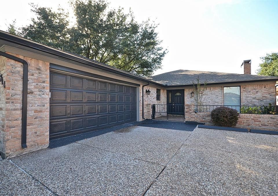 Welcome to 2714 Broadmoor Circle