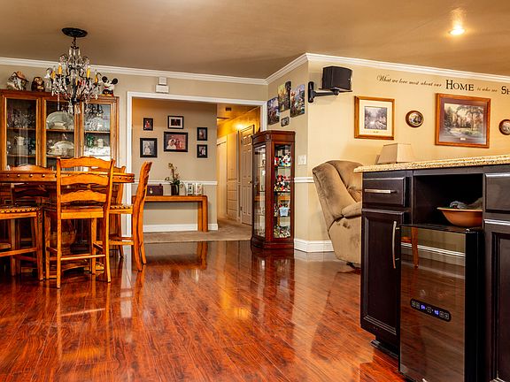 4th image of 3608 Poinsettia Dr