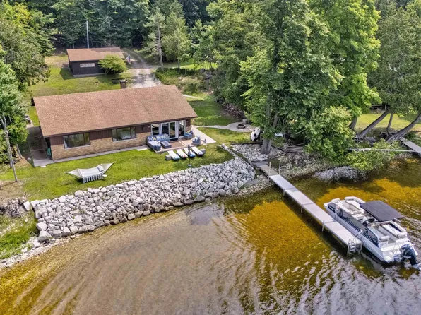 1453N Country Club Dr, Manistique, MI 49854