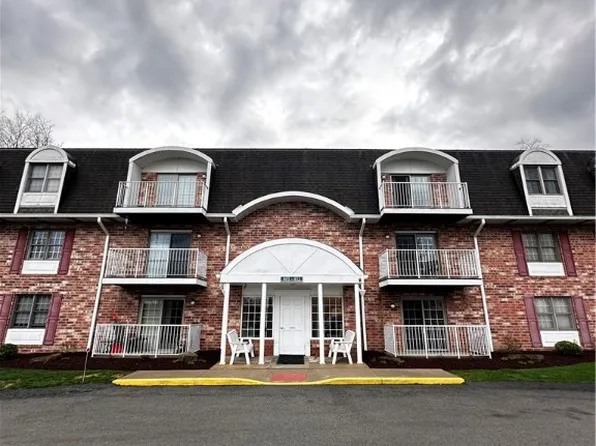 402 Clubhouse Dr, Washington, PA 15301