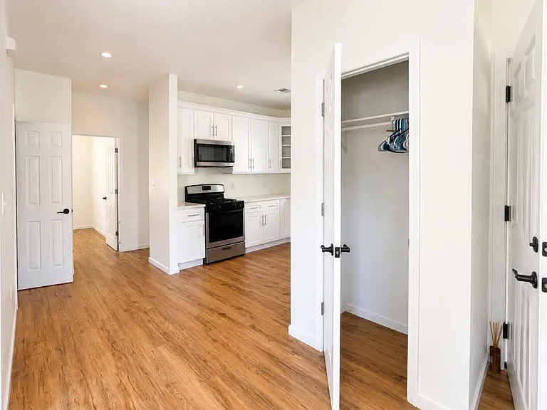 92 Plauderville Ave #2 — Photo 3