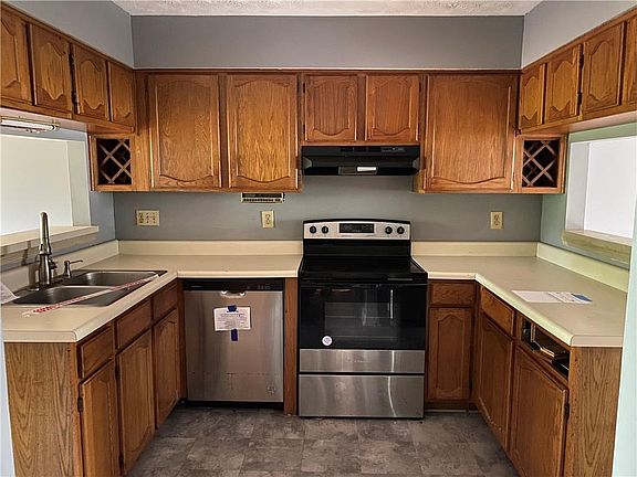 5th image of 1555 Burnstone Dr