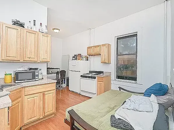 1014 Park Place image 1 of 11