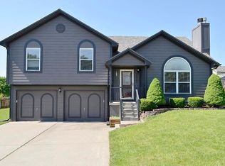 1021 Bob White Ln, Liberty, MO 64068