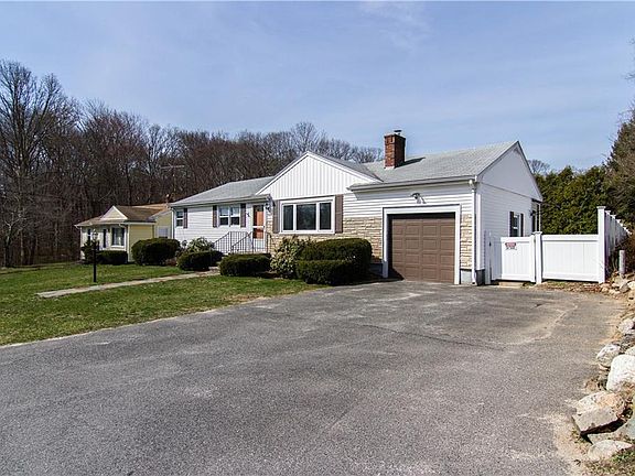 3rd image of 208 Abbey Dr