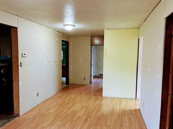 4th image of 4051 Berrien St