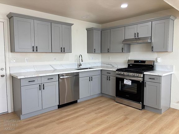 2nd image of 1060 Roanoke Ave