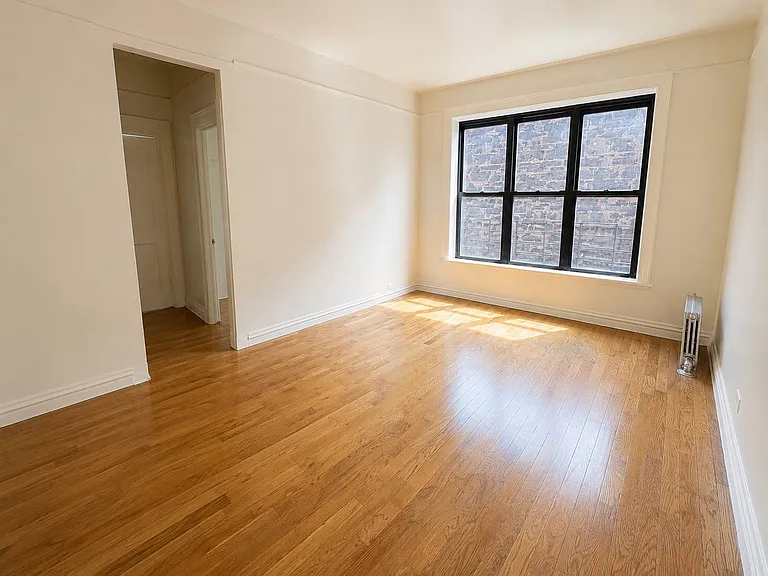 1964 Grand Concourse #2G — Photo 1