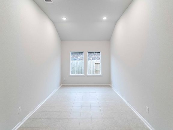 5th image of 611 Almond Willow Ln