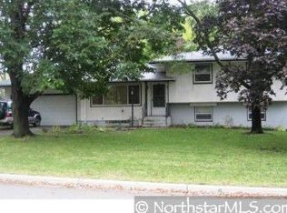2779 Woodbridge St, Roseville, MN 55113