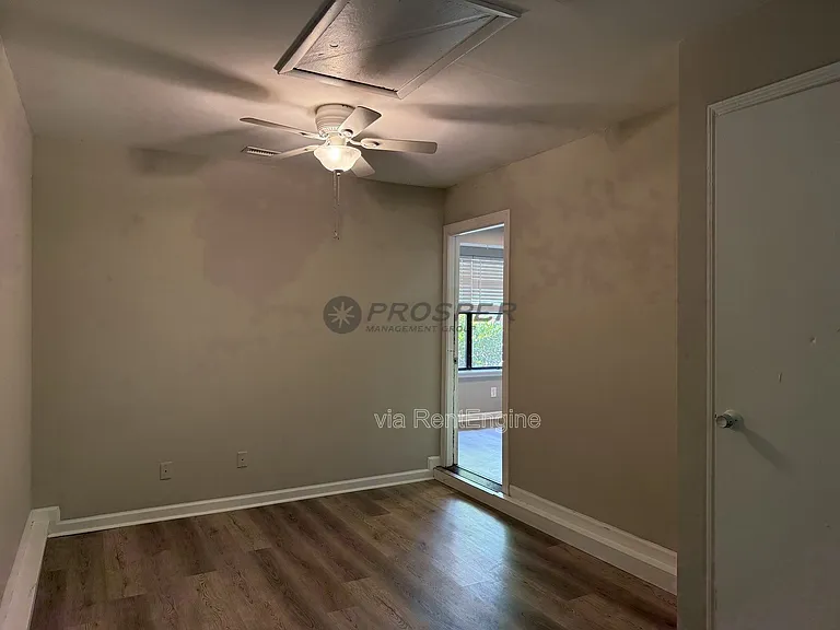 1047 Oakcrest Dr — Photo 11