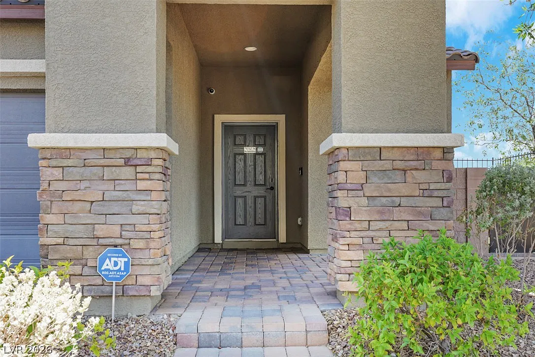 3 bed, 2.5 bath, 2019 sqft, $2,500 — Photo 3