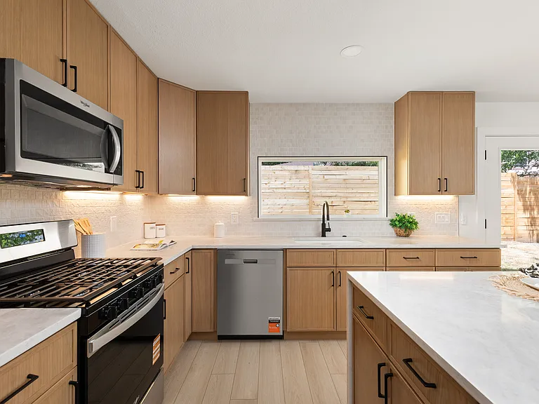 8708 Cretys Cv — Photo 16