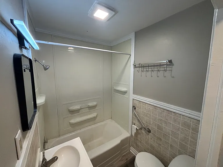 701 N Doris St — Photo 17