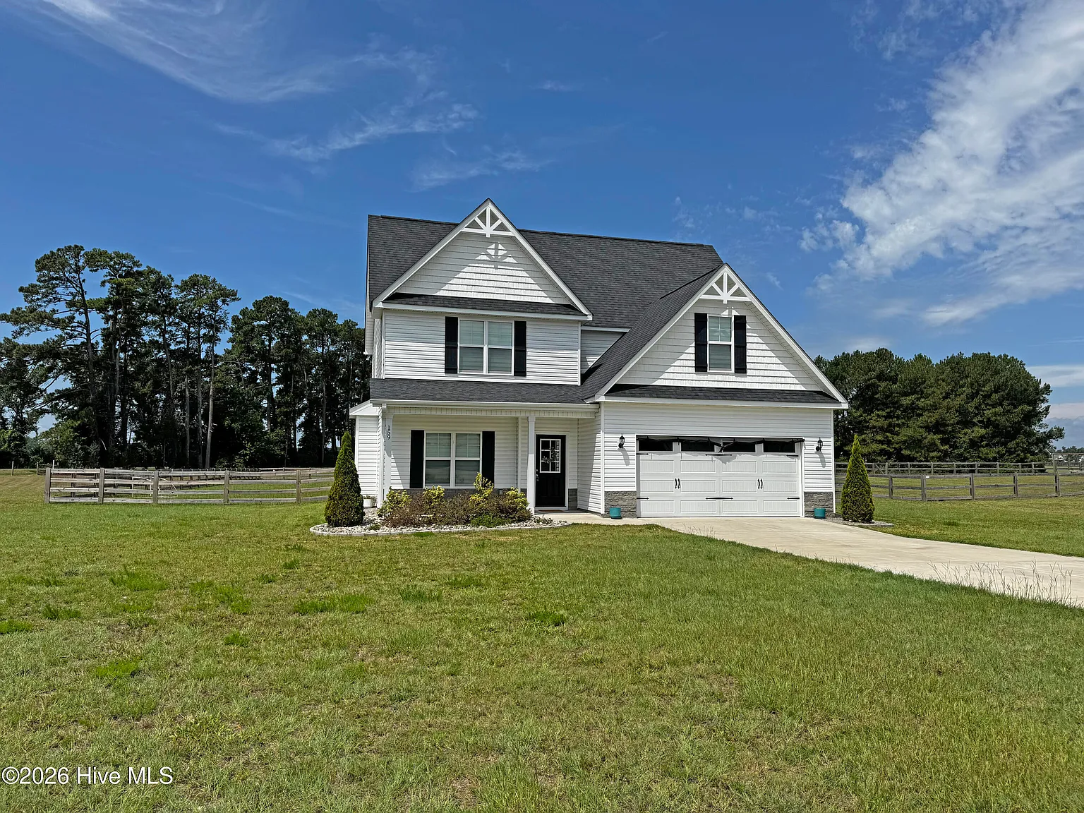 4 bed, 3.0 bath, 2107 sqft, $2,600 — Photo 1