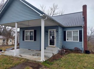 390 W Cedar Grove Rd, Irvine, KY 40336