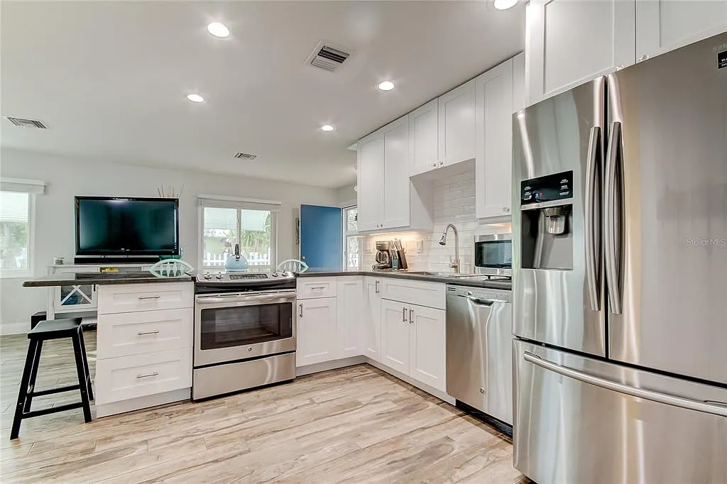2 bed, 2.0 bath, 1154 sqft, $4,400 — Photo 4
