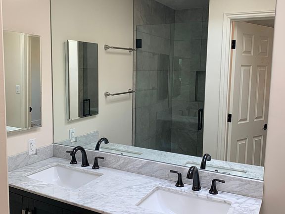 3rd image of 700 39th Ave APT 402