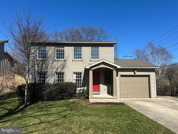 2nd image of 1007 Amelia Ave