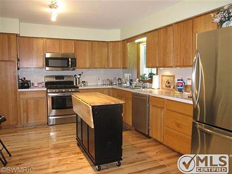 2nd image of 319 East Ave