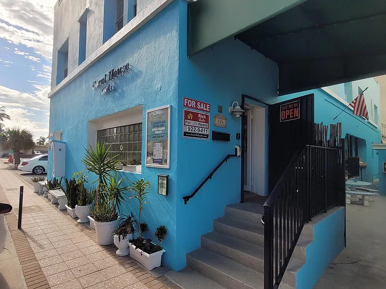 324 Indiana St — Photo 28