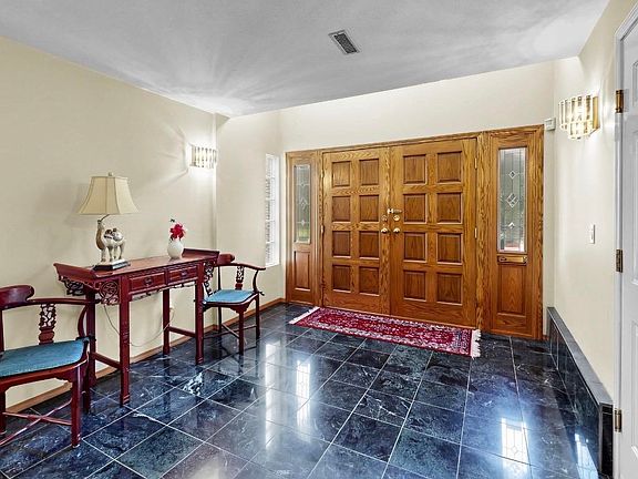 5th image of 8022 Lakefield Dr