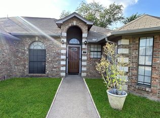 815 W Lynn Creek Dr, Arlington, TX 76001