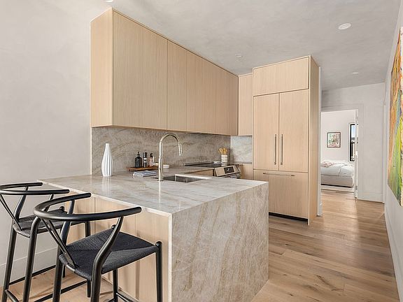 5th image of 359 13th St APT 1