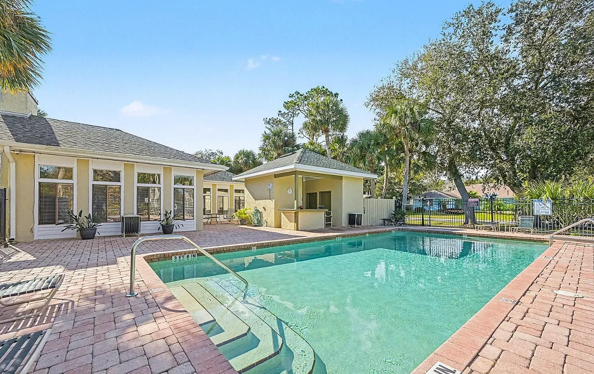 Building Photo - 3555 Sable Palm Ln #K