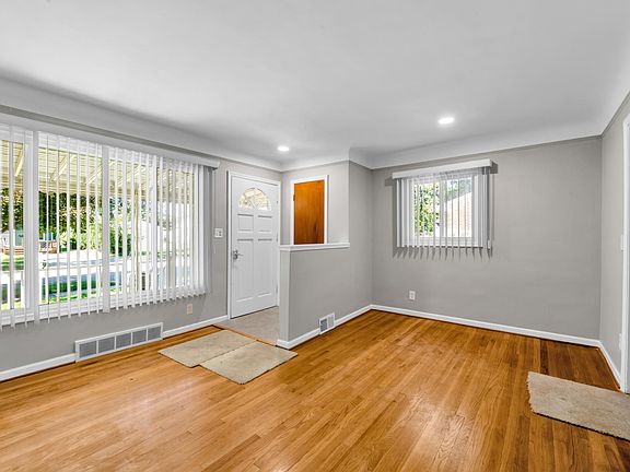 4th image of 3216 Maplewood Ave