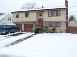 285 Sunrise Ter, Bridgeport, CT 06606