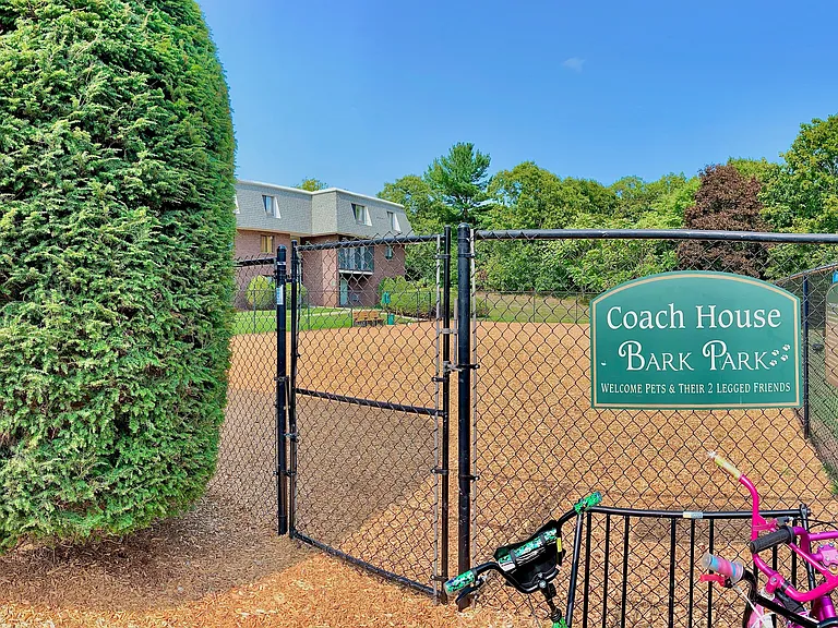 Coach House — Photo 12