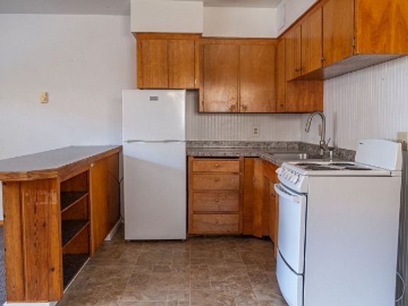 2nd image of 909 W A St APT C