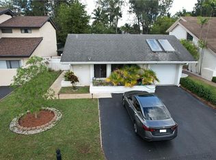 8271 SW 39th Ct, Davie, FL 33328