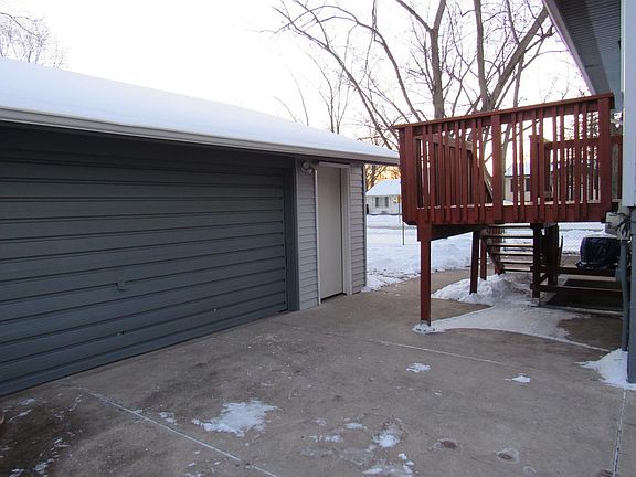 4th image of 324 E Tulip Dr