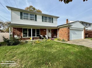 32123 Huber Ln, Fraser, MI 48026