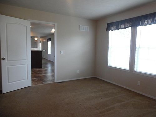 4th image of 250 Roosevelt Dr