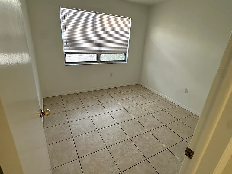619 Sally Ln #4 — Photo 3