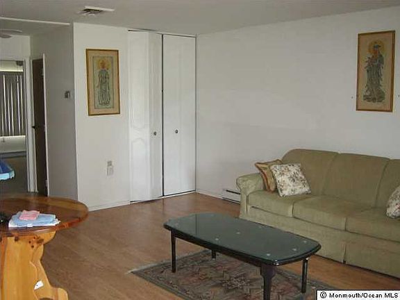 4th image of 550 Sheffield Court #D
