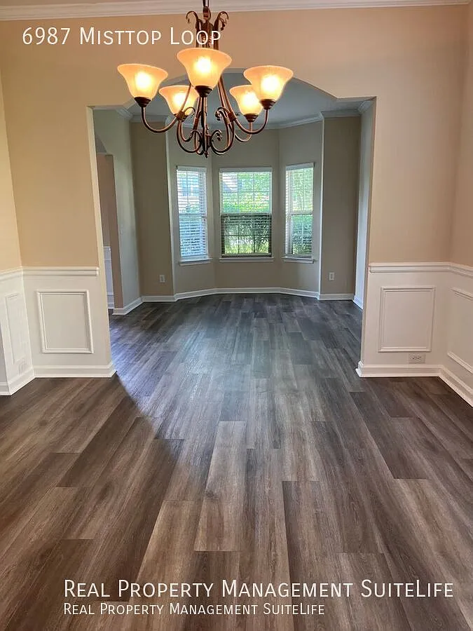 Beautiful 4 Bedroom Home in Fairburn — Photo 3