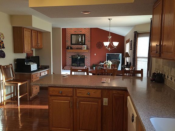 5th image of 75 Carlee Cir S