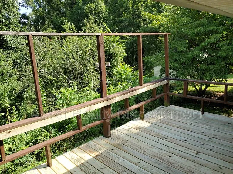 126 Wellington Cir — Photo 2