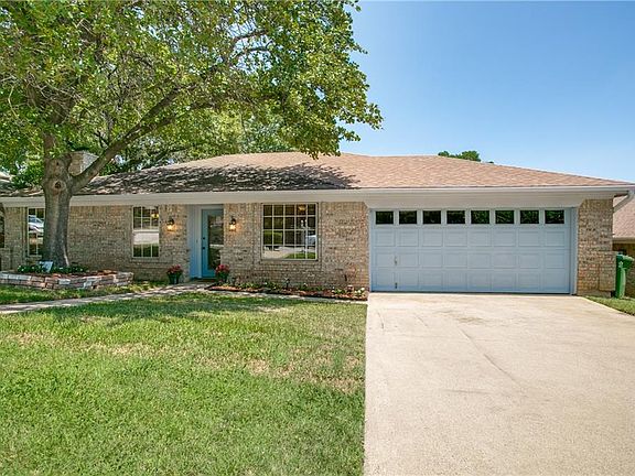 2nd image of 1701 Bedford Oaks Dr