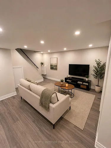 39 Waddington Cres Photo 1