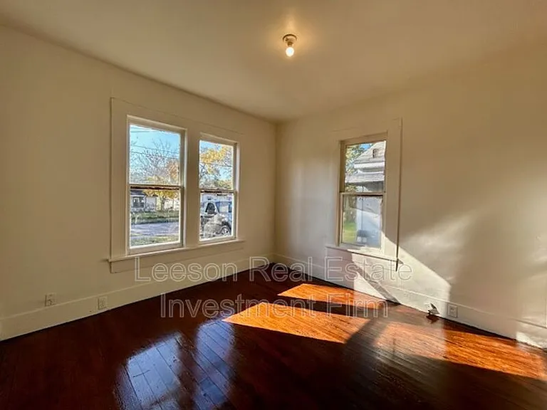 2924 Dupont St — Photo 12